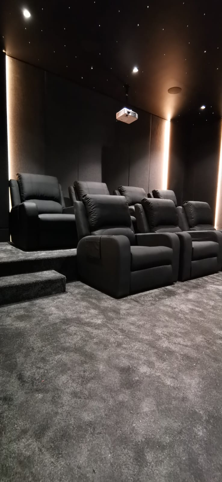 CINEMA ROOM ELECTRIC RECLINER - PHANTOM SINGLE