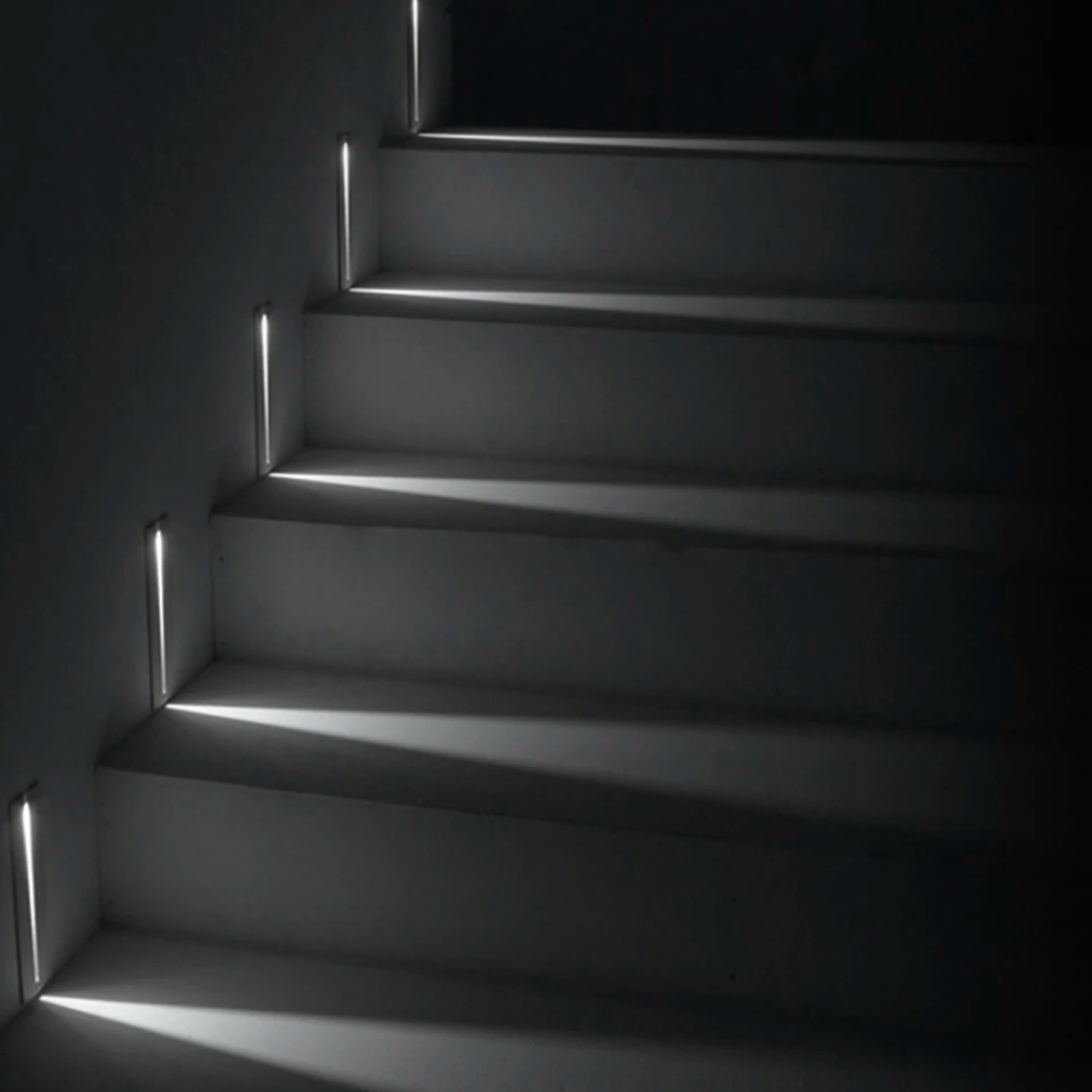 SLIM STRAIGHT STEP/INDICATOR LIGHT