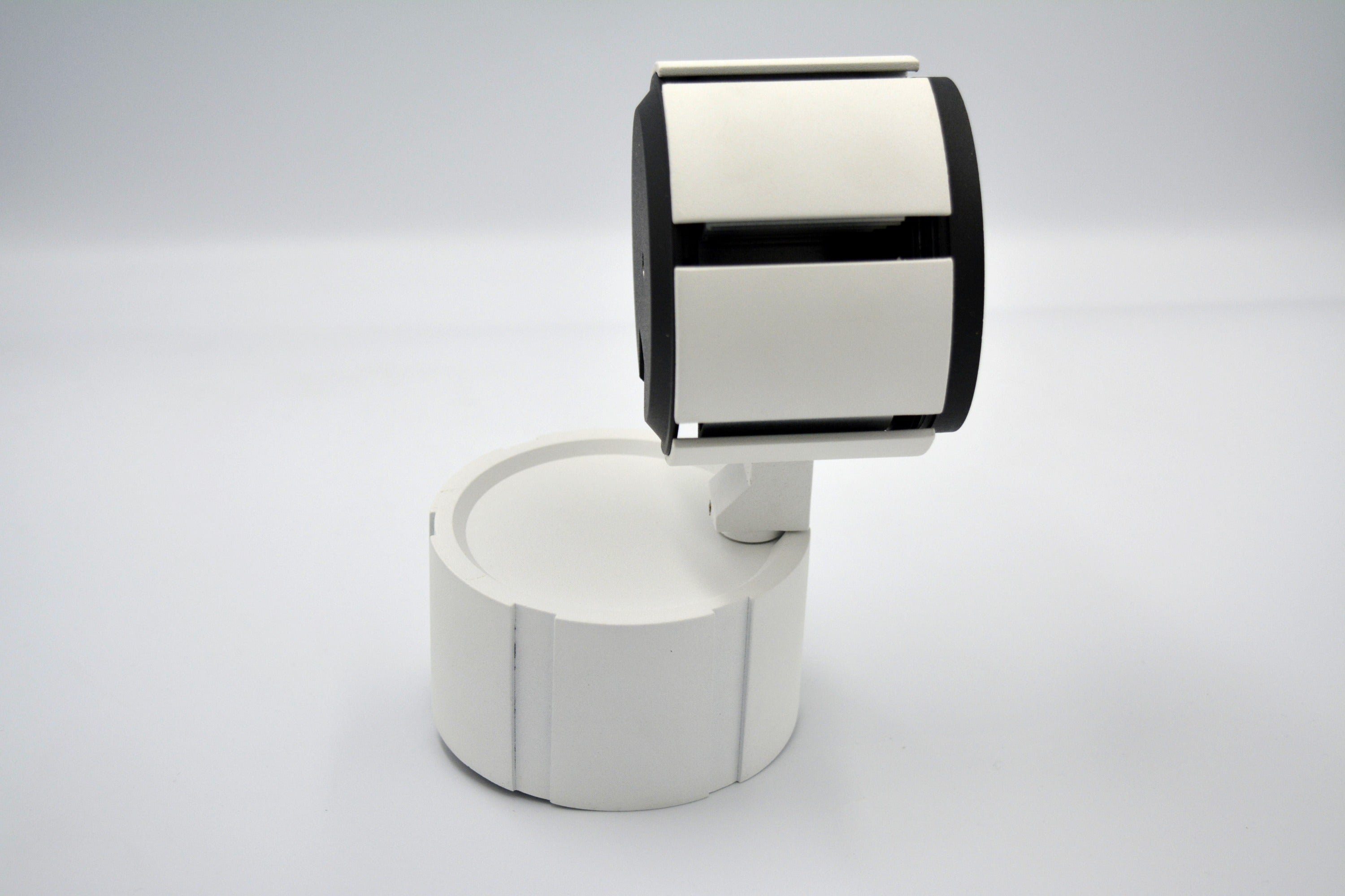 CEILING MOUNTED HIGHLIGHTING FIXTURE