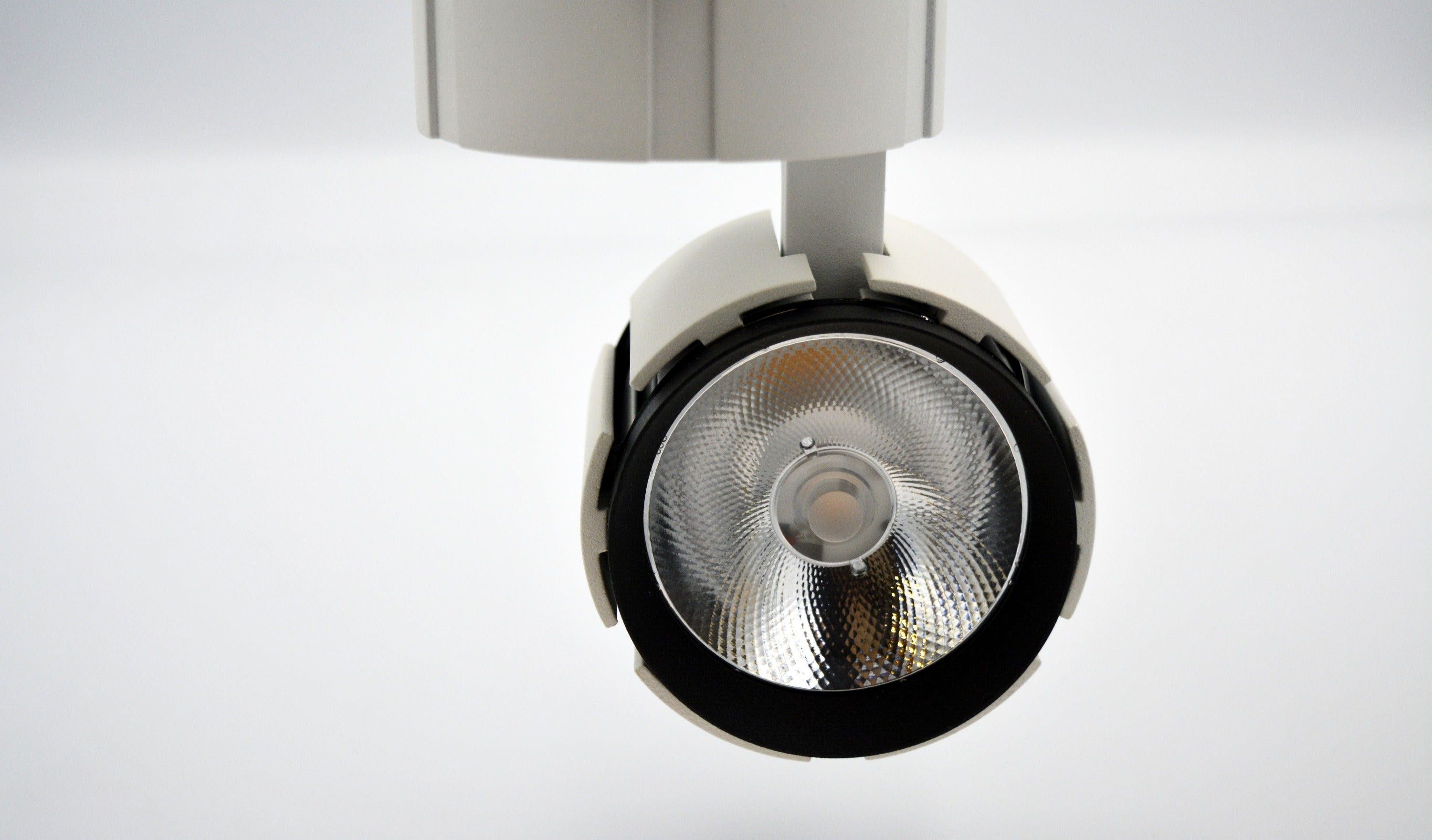 CEILING MOUNTED HIGHLIGHTING FIXTURE