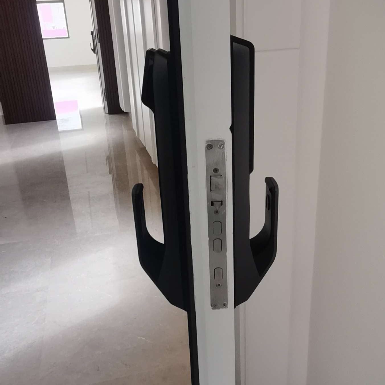 PUSH PULL SMART ELECTRIC DOOR LOCK | ISH Kuwait