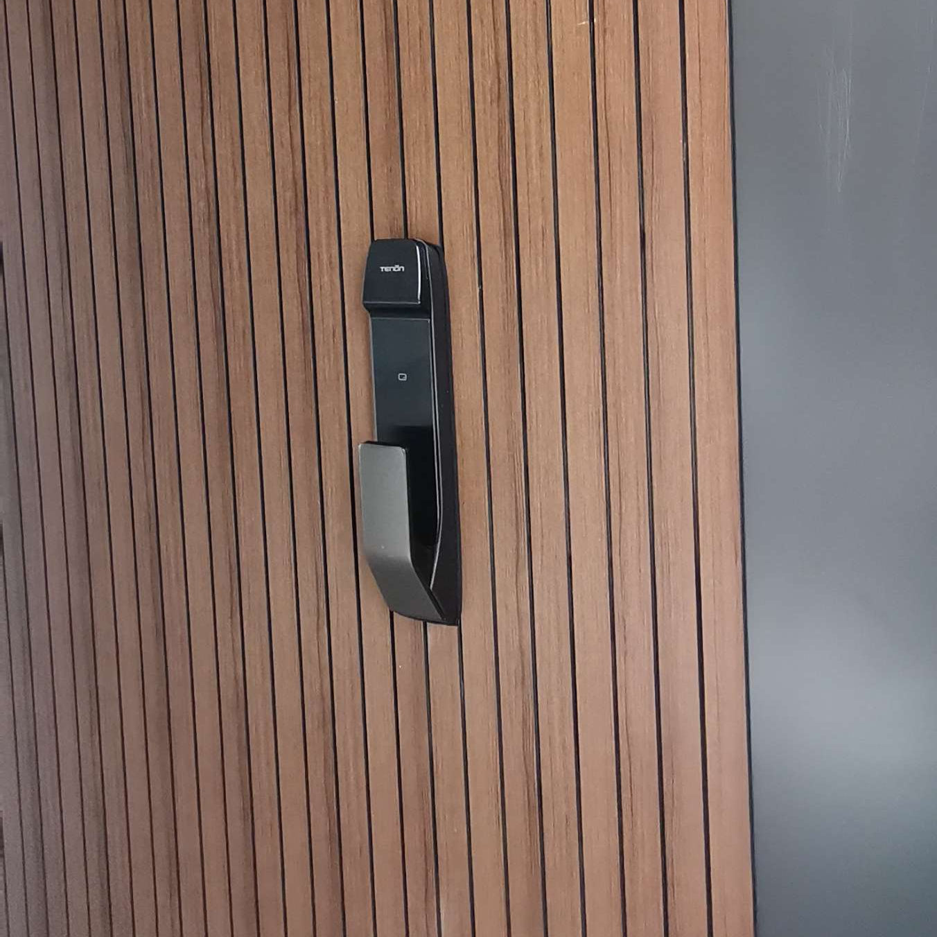 PUSH PULL SMART ELECTRIC DOOR LOCK | ISH Kuwait