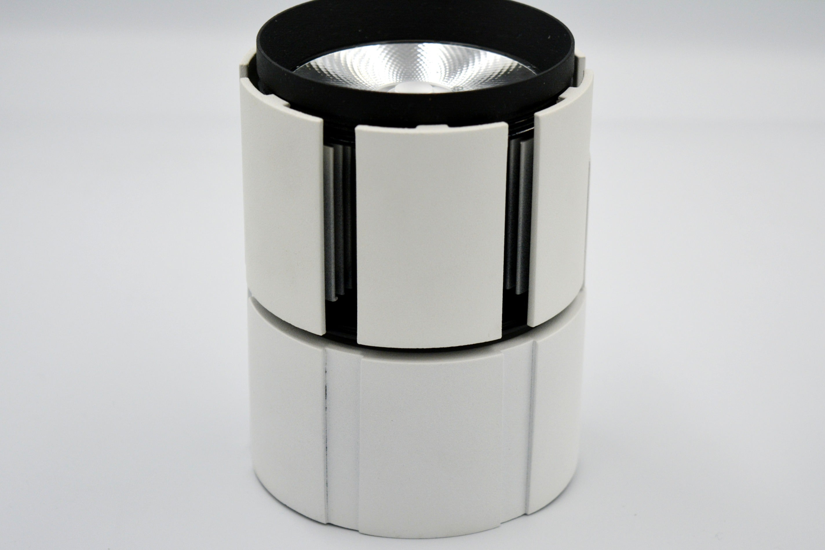 CEILING MOUNTED HIGHLIGHTING FIXTURE