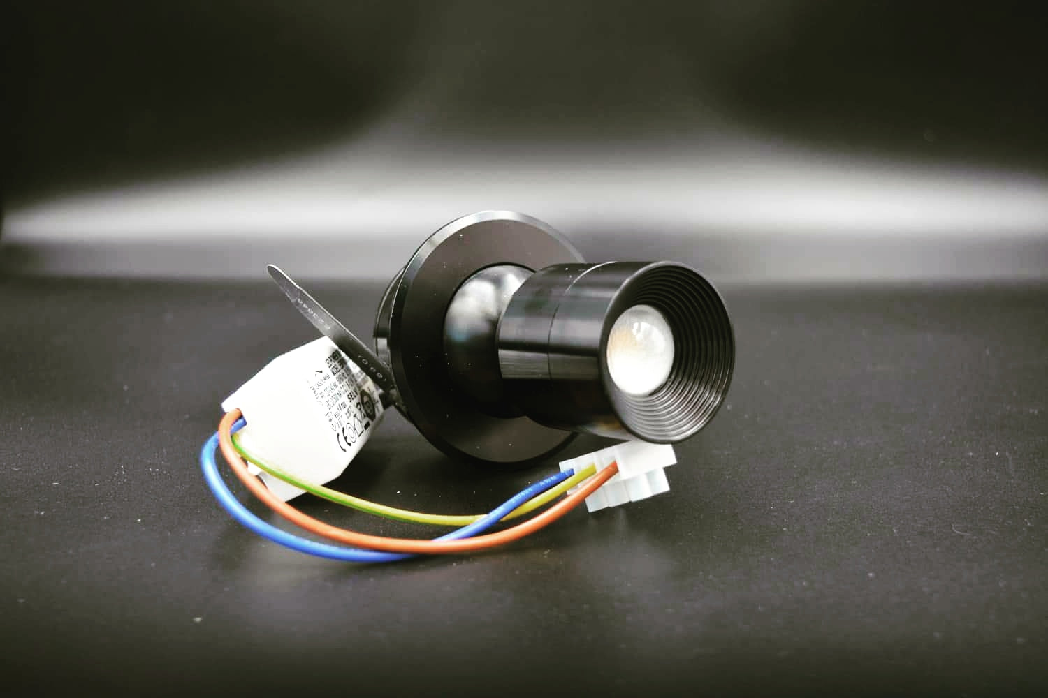 ZOOM FOCUS ADJUSTABLE LIGHT